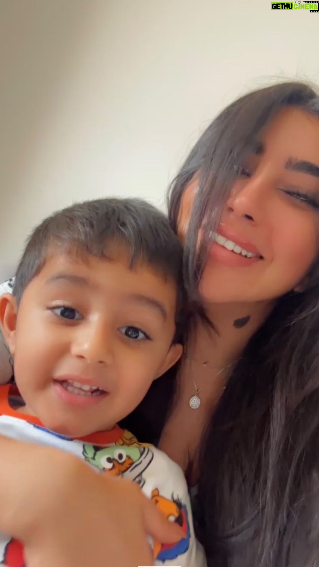 Buthaina Al Raisi Instagram - الحمد لله الحين عرفت مكانتي عند عبودي 😂😂😂 .. سمعوا شكثر مشتاقلي 😂 صدم عيشتي .. الحمد لله وصلت مسقط وباجر الى صلاله ان شاء الله سلطنة عمان