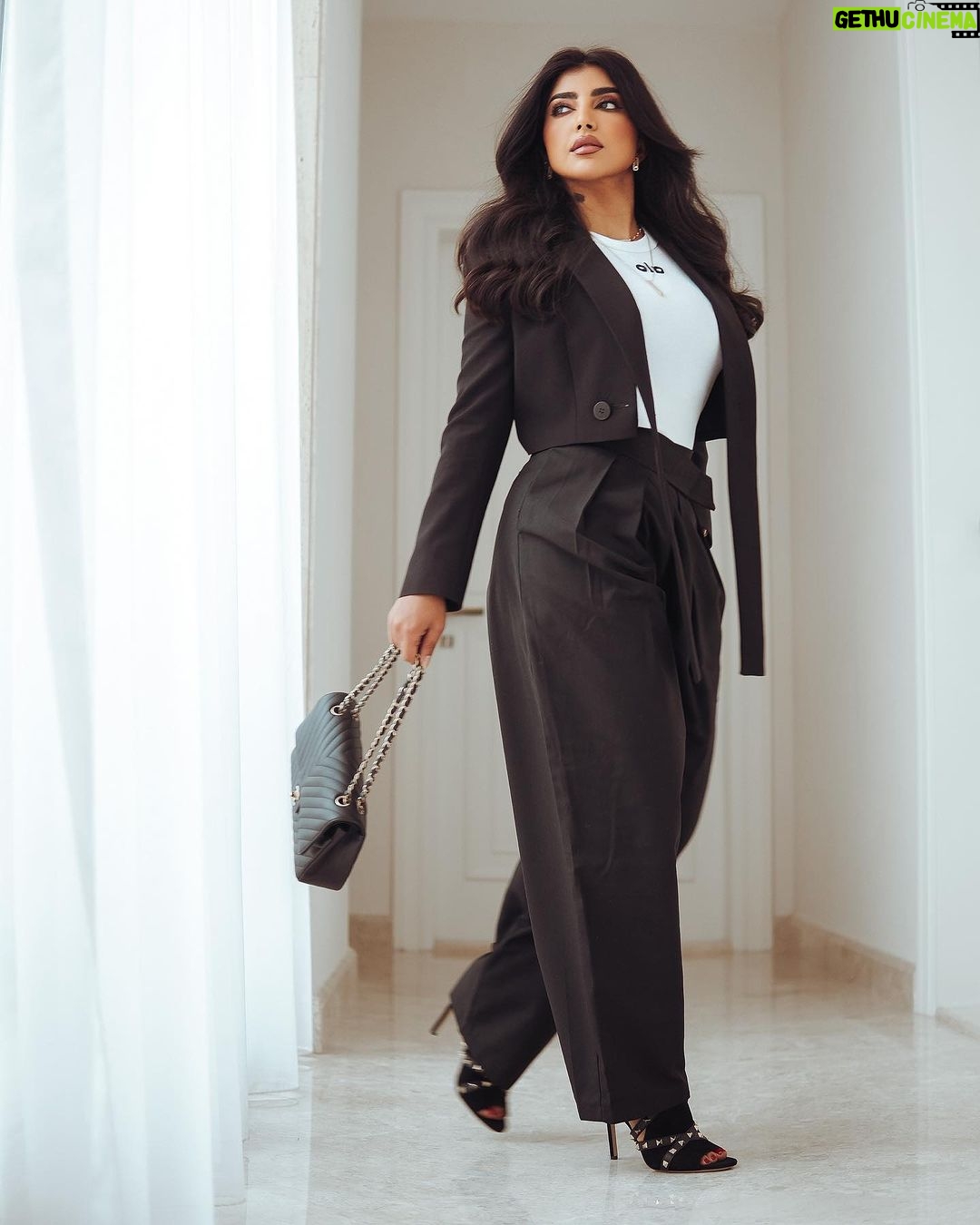 Buthaina Al Raisi - 23.2K Likes - ما يزُرع داخل انفسنا ،، ينبت في ملامحنا .
🦋🦋🦋