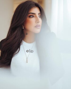 Buthaina Al Raisi Instagram - ما يزُرع داخل انفسنا ،، ينبت في ملامحنا .
🦋🦋🦋