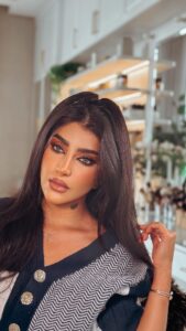 Buthaina Al Raisi Instagram - لنص رفعه بطريقه اعتياديه ،، وجربوا هالطريقه تعطيكم كثافه بالشعر اكثر بالنتيجه النهائية 😎😎😎 . جربوها وعطوني رايكم 🦋 Hair Style
