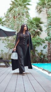 Buthaina Al Raisi Instagram - ( المسافه ما بين أحلامك و الواقع تسمى ( الفعل . 🦋🦋🦋 أفعل كل مايريده كبريائي وأنا راضي بكل أفعالي حتى وأن كان حبل المشنقه