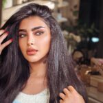 Buthaina Al Raisi Instagram - اهم ٥ نصائح لشعر صحي يطول بصحة .. طبقوها وادعولي بتشوفون فرق 🦋🦋🦋 . واذا تبون عنايتي اليوميه بشعري وشنو استخدم كتبولي بالكومنت 🦋 شعر صحي وسليم