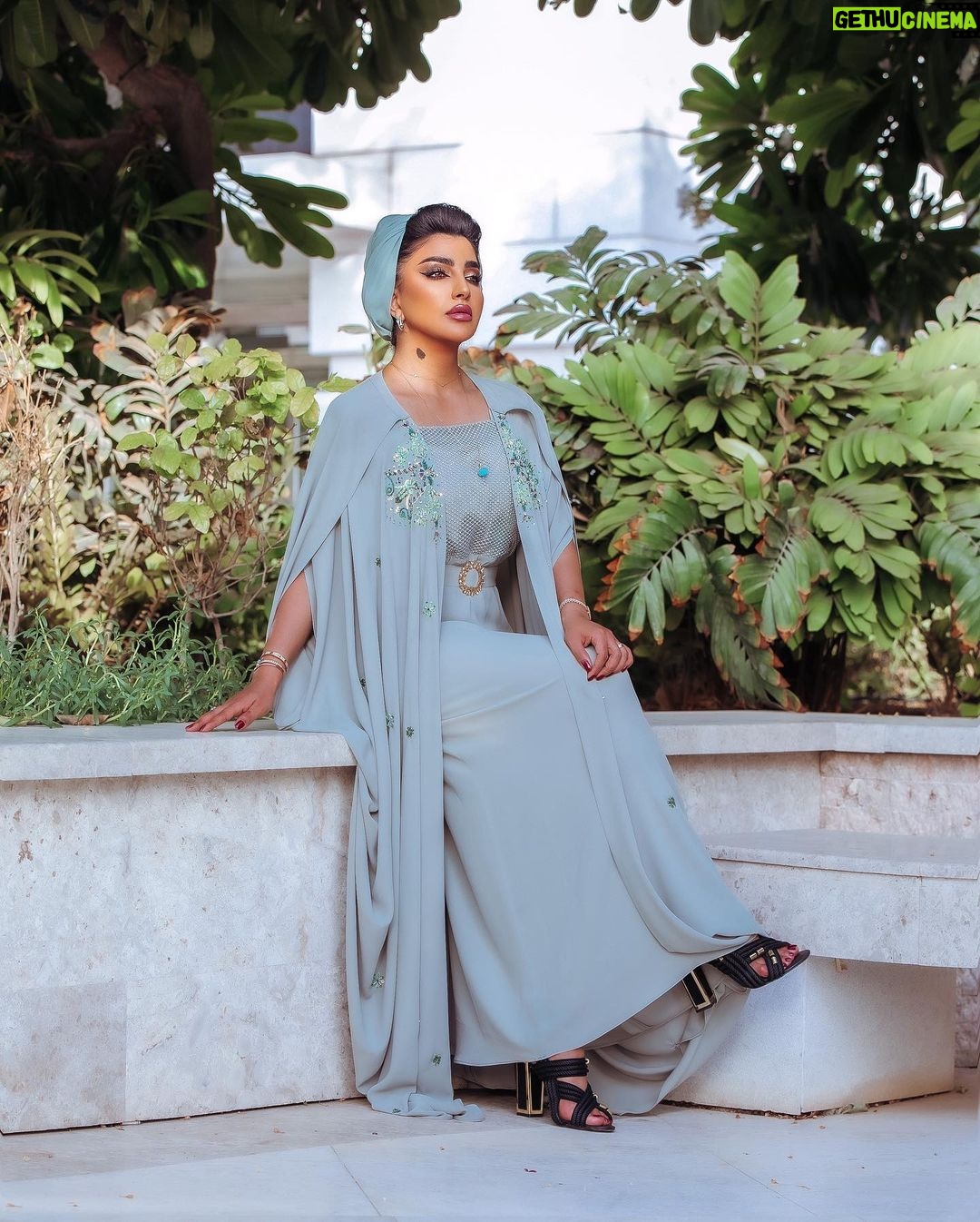 Buthaina Al Raisi - 22.7K Likes - هناك مرحلة من السلام النفسي تُسمى لا أعلم ،، ولا أريد أن أعلم 🦋🦋🦋
.
اليوم مشاعري جياشه اتجاه ايقونه الأناقه الشيخه موزه .. اقتبست اللوك من ستايلها الي ماله شبيه .. اعشق اناقتها 🦋🦋🦋