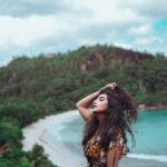Buthaina Al Raisi Instagram - تحتاج قليلاً من الجنون لتنجز أشياء عظيمة 🦋🦋🦋 SEYCHELLES