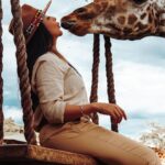 Buthaina Al Raisi Instagram - قُبلة الحياة 😂😂😂 Giraffe Manor
