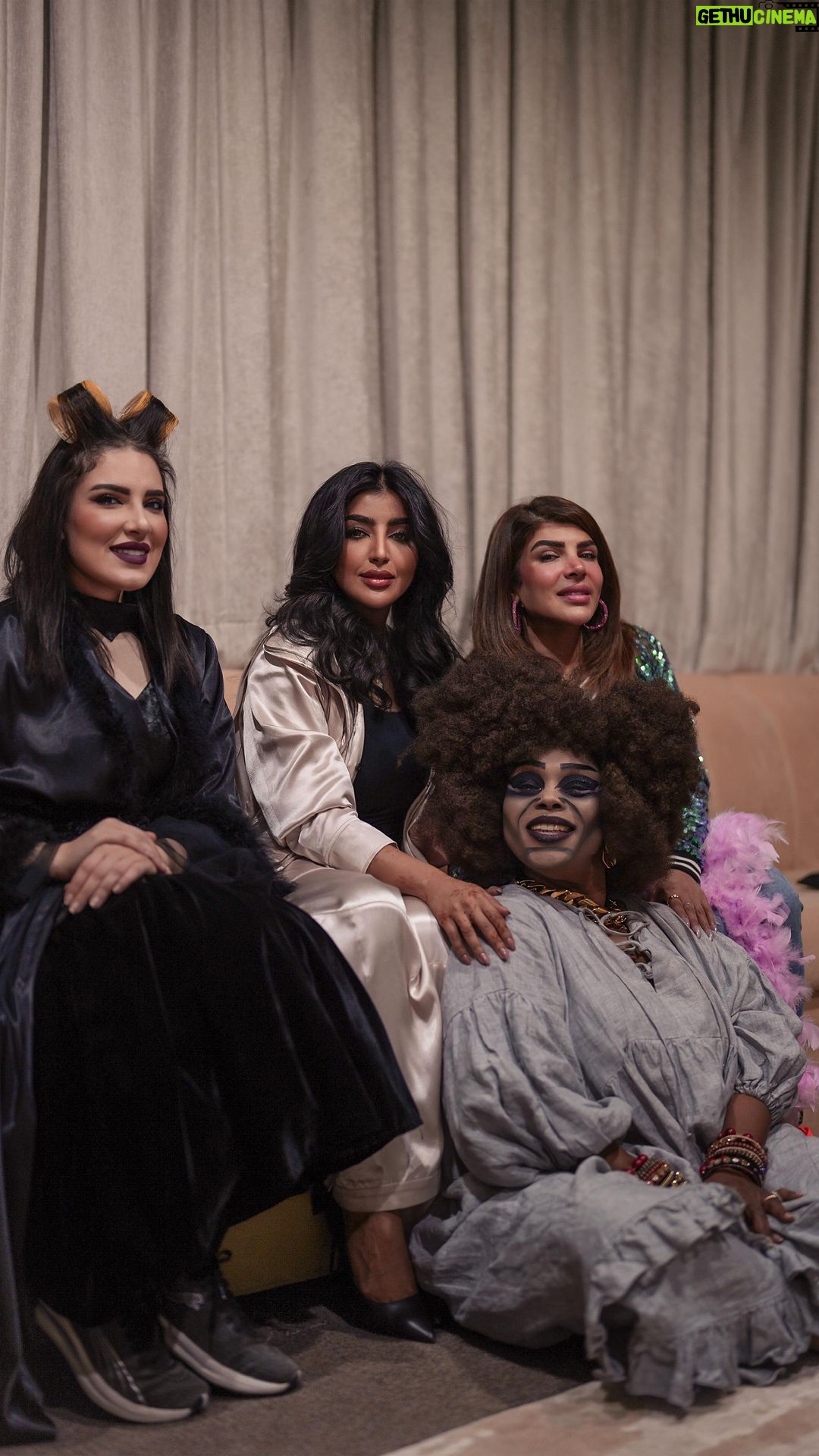 Buthaina Al Raisi Instagram - ربعي نجوم مسرحيه وينسداي يعطيكم الف عافيه عالمجهود الجميل والعرض الممتع 🦋🦋🦋 ولهت عليكم واستانست بشوفتكم 🦋 Kuwait City