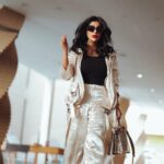 Buthaina Al Raisi Instagram - ما ينحني راسي ابد ما اشوف انا غير القمر 🦋🦋🦋 . اسبوعي كان عباره عن مسرحيات بس جد متعه ما بعدها متعه .. 🦋 وانتوا شلون كان اسبوعكم ؟ Kuwait City