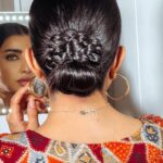 Buthaina Al Raisi Instagram - تسريحة ثاني يوم العيد تسوينها بروحج بالبيت ب ٥ دقايق 🦋🦋 الخطوات سهله وسريعه واذا استخدمتي تريتمت علاجي بتضربين عصفورين بحجر انا استخدمت زبده اهوهو العلاجيه تعطي لمعه وتعالج الشعر المتقصف والتالف موجوده في بوتيكي 🦋🦋 استخدمي اي شي تحبينه المهم شي يعالج الشعر مو العكس .. ها حبيتوا التتوريل ؟؟ . #hair #hairtutorial #reels #instagram #instadaily سلطنة عمان