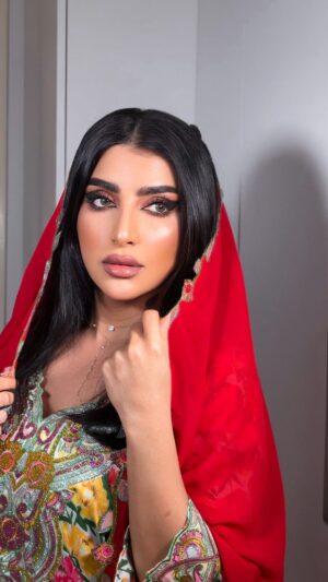 Buthaina Al Raisi Instagram - احلى ميكب ممكن تطبقينه عشان تطلعين احلى وحده بالعيد 🦋🦋🦋
.
#makeup #tutorial  #eidmubarak #eid