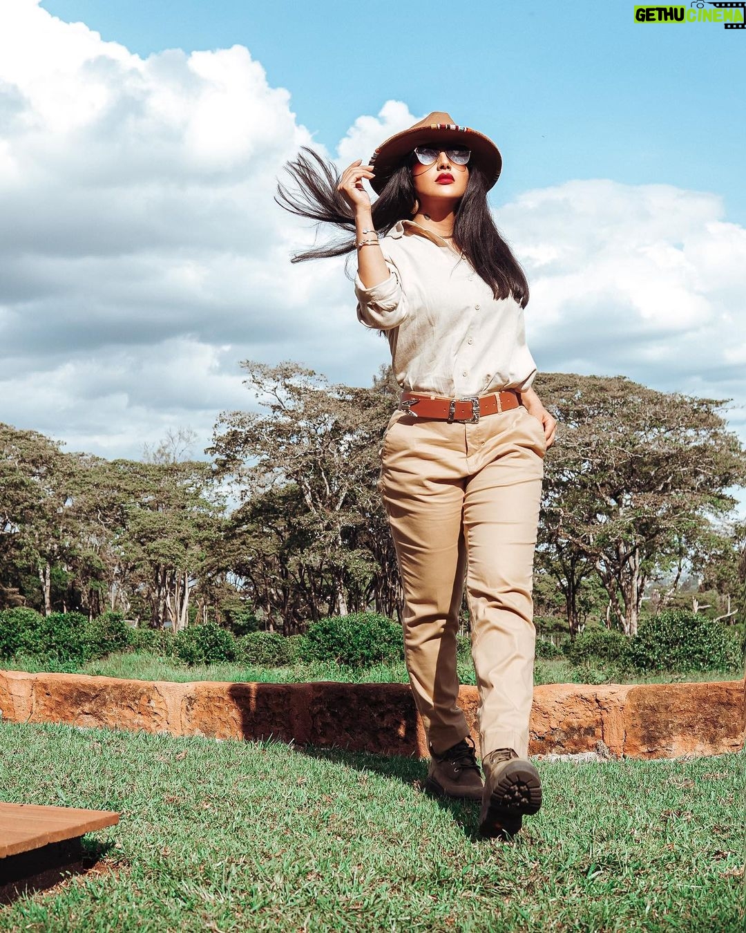 Buthaina Al Raisi Instagram - SAFARI vibes 🦋🦋🦋 Giraffe Manor