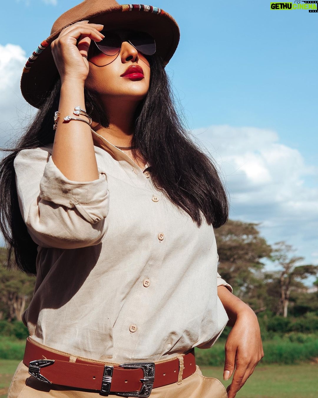 Buthaina Al Raisi Instagram - SAFARI vibes 🦋🦋🦋 Giraffe Manor