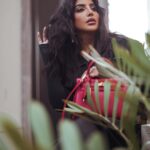 Buthaina Al Raisi Instagram - الطُرق الوحيدة التي تستحق ان نسلكها .. هي تلك التي تؤدي الى اعماقنا 🦋🦋🦋 مكان حلو كتير