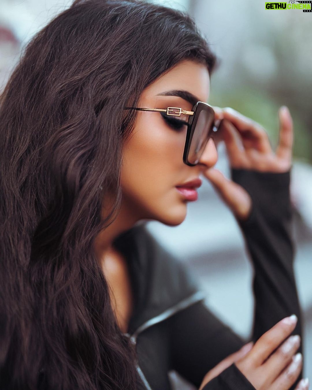 Buthaina Al Raisi Instagram - من لم يكُن نوراً لنفسه لن تضيئه كُل أنوار الكون 🦋🦋🦋 مكان سري عجيب يشوق