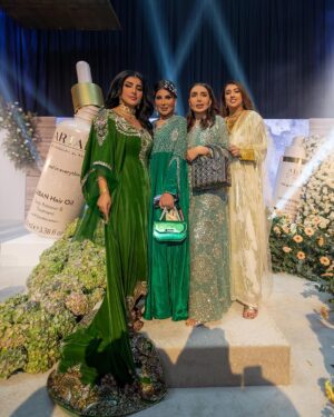 Buthaina Al Raisi Instagram - الجمعة الي الله لا يحرمنا منها 🦋🦋🦋
.
part 2