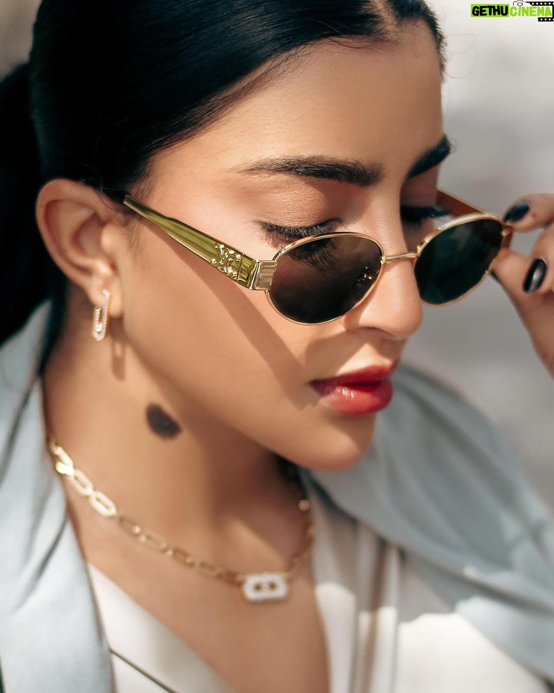 Buthaina Al Raisi Instagram - Falling for myself 🦋🦋🦋