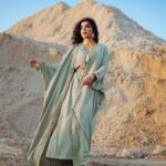 Buthaina Al Raisi Instagram - كُن شيئاً جميلاً من داخلك قبل الخارج ،، فجميل القلب لا يُنسى . 🦋🦋🦋 . اختيارات رمضانية من شي ان ،، كوليكشن ( #echoesofarabia ) كبير وراح تحتارون وانتوا تجهزون حق رمضان ،، لا تنسون كود الخصم ( arab18 ) . @shein_ar @sheinarabia Kuwait