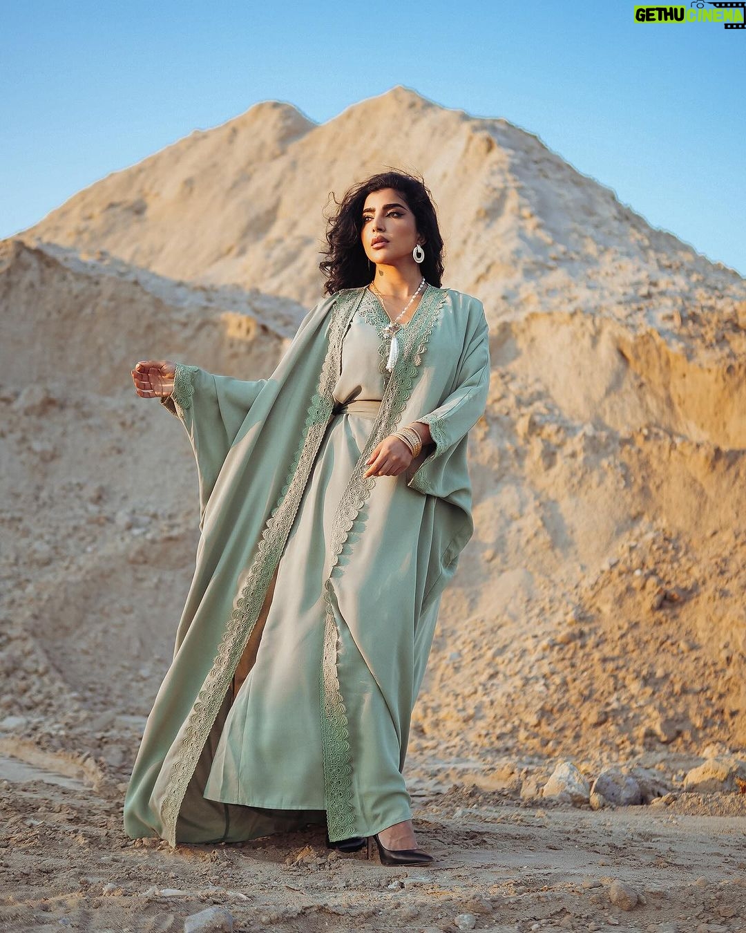 Buthaina Al Raisi Instagram - كُن شيئاً جميلاً من داخلك قبل الخارج ،، فجميل القلب لا يُنسى . 🦋🦋🦋 . اختيارات رمضانية من شي ان ،، كوليكشن ( #echoesofarabia ) كبير وراح تحتارون وانتوا تجهزون حق رمضان ،، لا تنسون كود الخصم ( arab18 ) . @shein_ar @sheinarabia Kuwait