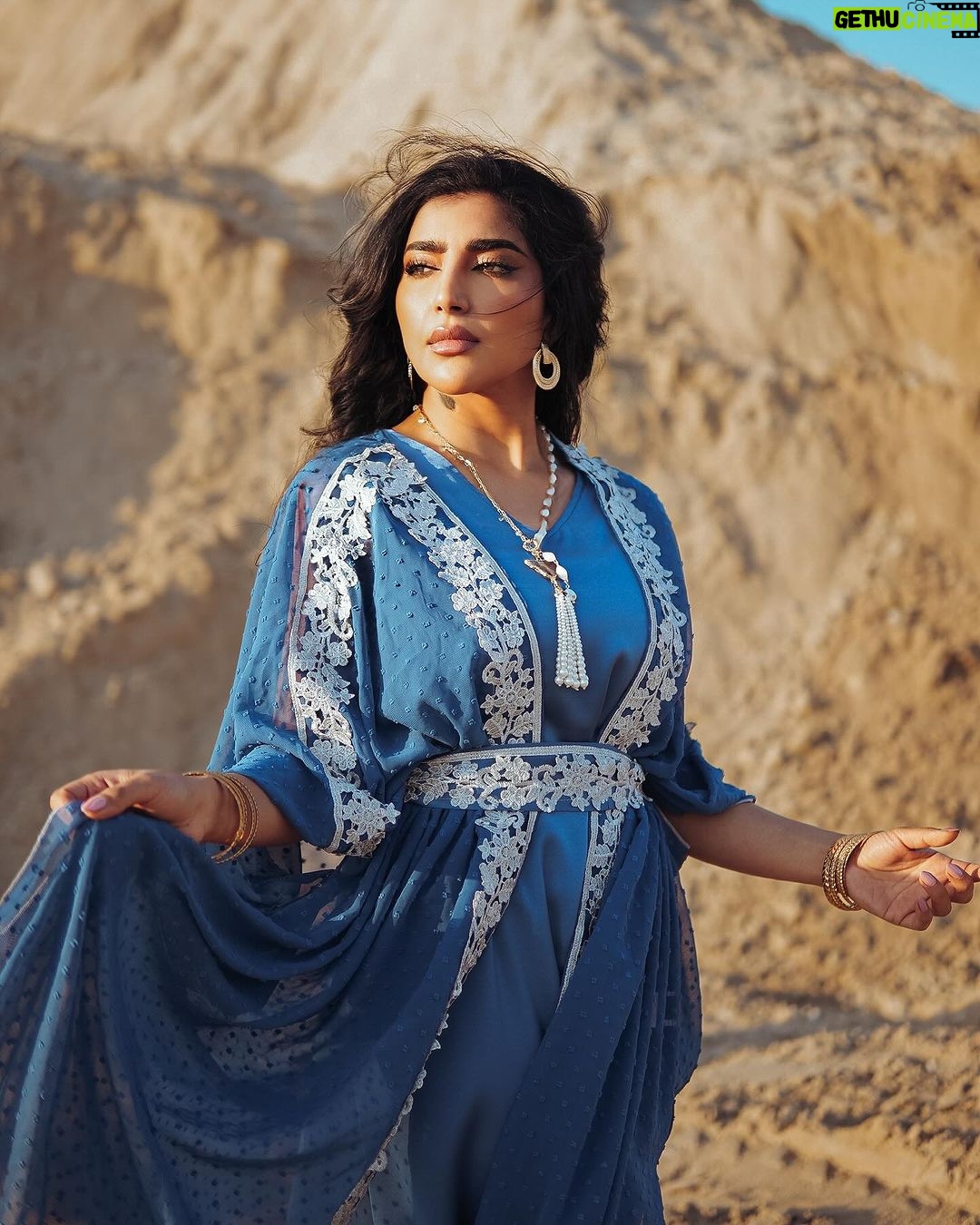 Buthaina Al Raisi Instagram - كُن شيئاً جميلاً من داخلك قبل الخارج ،، فجميل القلب لا يُنسى . 🦋🦋🦋 . اختيارات رمضانية من شي ان ،، كوليكشن ( #echoesofarabia ) كبير وراح تحتارون وانتوا تجهزون حق رمضان ،، لا تنسون كود الخصم ( arab18 ) . @shein_ar @sheinarabia Kuwait