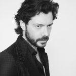Álvaro Morte Instagram – Hoy queremos felicitar al gran @alvaromorte por los 49 años muy bien llevados que le caen este 23 de febrero, recordando su entrevista de portada con @esquirees en 2021 donde nos confesó cuál es el papel que le hizo enamorarse de la profesión de actor, cuál es el personaje qué más le ha costado interpretar y qué plato muy español le sale “que te cagas”. ¡La entrevista completa en el link de la bio!