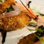 Álvaro Morte Instagram - La luz de Lanzarote 💙 @hotelfariones @kaori.asian.restaurant #restauranteerizo @bodegastratvs @princesayaiza @restauranteisladelobos Gracias por todo @palolivier Hotel Los Fariones