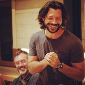 Álvaro Morte Instagram - Reunirse con gente bonita y aprovechar para celebrar la vida. Que en estos tiempos es bien importante acordarse.
Felicidades @j.o.s.e_mora Cuántas veces pudimos cantarte el “cumpleaños feliz”?

Gracias @audispain @silviacar 
#audidrivingexperience 
#baqueiraberet