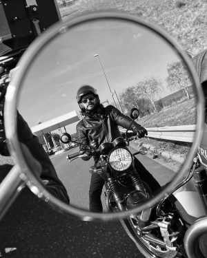 Álvaro Morte Instagram - @breitling @officialtriumph 
#squadonamission 
#paris