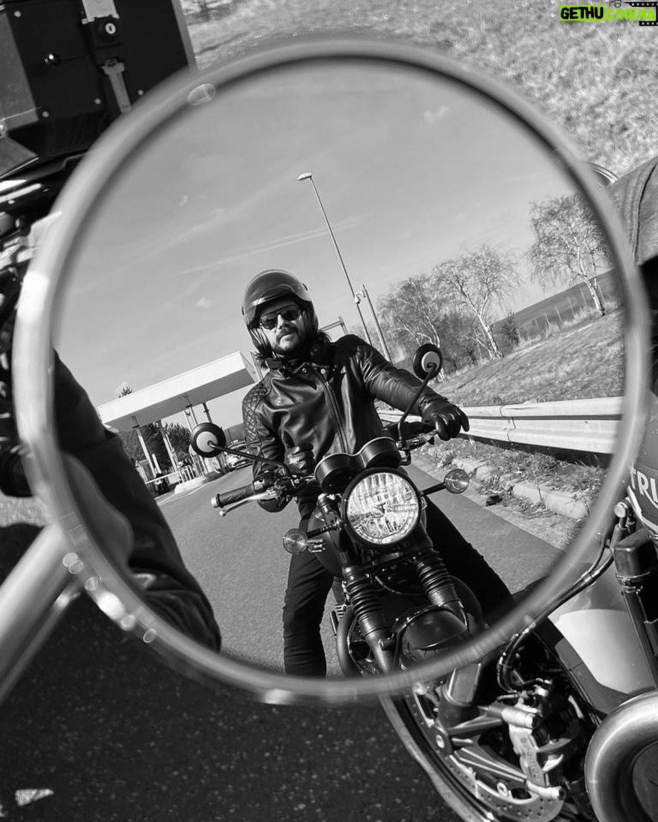 Álvaro Morte - 344.4K Likes - @breitling @officialtriumph
#squadonamission
#paris
