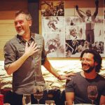 Álvaro Morte Instagram - Reunirse con gente bonita y aprovechar para celebrar la vida. Que en estos tiempos es bien importante acordarse. Felicidades @j.o.s.e_mora Cuántas veces pudimos cantarte el “cumpleaños feliz”? Gracias @audispain @silviacar #audidrivingexperience #baqueiraberet