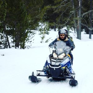 Álvaro Morte Instagram - Reunirse con gente bonita y aprovechar para celebrar la vida. Que en estos tiempos es bien importante acordarse.
Felicidades @j.o.s.e_mora Cuántas veces pudimos cantarte el “cumpleaños feliz”?

Gracias @audispain @silviacar 
#audidrivingexperience 
#baqueiraberet