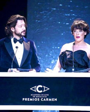 Álvaro Morte Instagram - Qué alegría estar en casa. Gracias Málaga y @acacineandaluz por acogerme en la primera edición de los #premioscarmen. Enhorabuena a todos los proyectos, conseguir hacer cine en estos tiempos ya es toda una proeza. ¡Viva el cine, y viva Andalucía! 💚
Look 👔 @pedrodelhierro_official @alexmg71 @breitling
📸 @anabelenfotografa