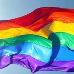 Álvaro Morte Instagram - Hoy es un día para reivindicar el amor, pero sobre todo para reivindicar unos derechos fundamentales. Queda muchísimo por hacer. Feliz orgullo a todos. Aprovecho para recomendaros #mariconperdidotnt Una belleza de serie donde @bobpop demuestra su talento y valentía. Enhorabuena a todo el equipo @candela_penya @carlosgonzalezfdz @gabriel.sanchezz_ @albafloresoficial @carlosbardemoficial @alejandromarinj @elterrat #orgullo2021 #pridemonth2021 #loveislove 🏳️‍🌈 🏳️‍⚧️