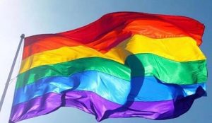 Álvaro Morte Instagram - Hoy es un día para reivindicar el amor, pero sobre todo para reivindicar unos derechos fundamentales. Queda muchísimo por hacer. Feliz orgullo a todos.
Aprovecho para recomendaros #mariconperdidotnt Una belleza de serie donde @bobpop demuestra su talento y valentía. 
Enhorabuena a todo el equipo @candela_penya @carlosgonzalezfdz @gabriel.sanchezz_ @albafloresoficial @carlosbardemoficial @alejandromarinj @elterrat
#orgullo2021 #pridemonth2021 #loveislove 🏳️‍🌈 🏳️‍⚧️