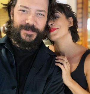 Álvaro Morte Instagram - Promo de @lacasadepapel #lcdp5 Vol1
Nos vemos el viernes? 💥 

#jarana
#noquedanada

Gracias infinitas @zegnaofficial 
@breitling