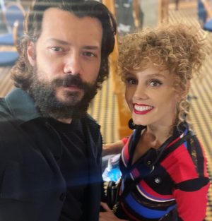 Álvaro Morte Instagram - Promo de @lacasadepapel #lcdp5 Vol1
Nos vemos el viernes? 💥 

#jarana
#noquedanada

Gracias infinitas @zegnaofficial 
@breitling