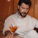 Álvaro Morte Instagram – Lo mejor de Esquire, 2023: @alvaromorte, la elegancia de la discreción. Imposible no repasar este año sin recordar nuestra entrevista con el carismático actor con el que hablamos de moda, religión… y Sydney Sweeney. Te la dejamos, como siempre, en el link de la bio. Con texto de @a_luengo78 y fotos de @sergiponsphoto