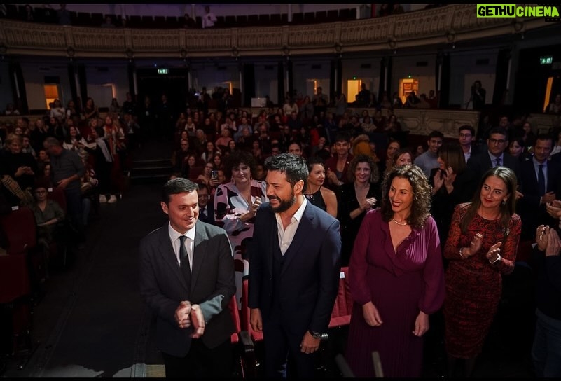 Álvaro Morte Instagram - Este pasado fin de semana me han hecho un regalo maravilloso. El @festivalmeria en su edición 22 y la @diputacionalmeria me honraron con una estrella en el Paseo de la Fama de Almería y el premio “Almería, Tierra de Cine”. Gracias a todos y todas. El cariño que he sentido en esta espectacular tierra ha sido inmenso. Me voy emocionado y feliz y con el deseo de volver pronto, muy pronto. Ya sea a rodar o a disfrutar de unas gambas de Garrucha!! Os llevo en el corazón ❤️ #almeria #festivalalmeria #tierradecine @breitling @boss