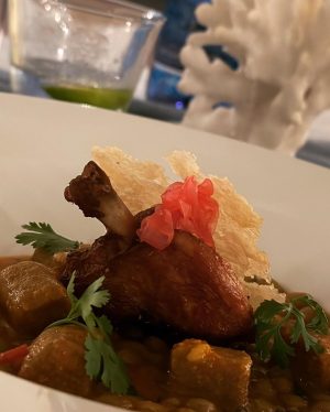 Álvaro Morte Instagram - Madre mía… Hace solo una semana que regresé de Puerto Rico y ya no puedo aguantar las ganas de volver. Menudo viajazo. 

El Caribe perfecto (esas playas…). El destino perfecto (aventura, golf, gastronomía, historia…). Y, desde luego, la gente perfecta (Alexandra, Xiomara, Vivi, os adoramos!)

Gracias @discoverpuertorico @ctpuertorico @iberia por hacerlo posible. #ad Ya pensando en la próxima.

Un beso fuerte, mi querido Puerto Rico!