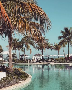 Álvaro Morte Instagram - Madre mía… Hace solo una semana que regresé de Puerto Rico y ya no puedo aguantar las ganas de volver. Menudo viajazo. 

El Caribe perfecto (esas playas…). El destino perfecto (aventura, golf, gastronomía, historia…). Y, desde luego, la gente perfecta (Alexandra, Xiomara, Vivi, os adoramos!)

Gracias @discoverpuertorico @ctpuertorico @iberia por hacerlo posible. #ad Ya pensando en la próxima.

Un beso fuerte, mi querido Puerto Rico!