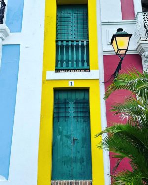 Álvaro Morte Instagram - Madre mía… Hace solo una semana que regresé de Puerto Rico y ya no puedo aguantar las ganas de volver. Menudo viajazo. 

El Caribe perfecto (esas playas…). El destino perfecto (aventura, golf, gastronomía, historia…). Y, desde luego, la gente perfecta (Alexandra, Xiomara, Vivi, os adoramos!)

Gracias @discoverpuertorico @ctpuertorico @iberia por hacerlo posible. #ad Ya pensando en la próxima.

Un beso fuerte, mi querido Puerto Rico!
