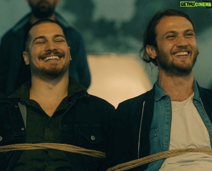 Çağatay Ulusoy Instagram - Son gülen iyi güler..#kardeşleriçerde