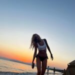 Çağla Şıkel Instagram - Altın saatler …🥹💫🤍