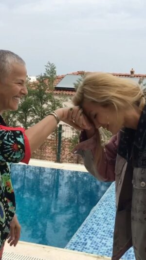 Çağla Şıkel Instagram - Mutlu bayramlaaaarrrrr🙏🏻🙏🏻🙏🏻❤️❤️❤️🥳🥳🥳😍😍😍😍🌸🌸🌸🌸🌸🌸
