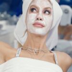 Çağla Şıkel Instagram – Cilt bakımına uzun yıllardır çok önem veren ve düzenli olarak profesyonel bakım yaptıran biri olarak severek ve güvenerek kullandığım @skinceuticals ürünleriyle dermatoloğum @dromurtekeli’nin kliniğinde muhteşem bir bakım günü gerçekleştirdik. 🌸
Amerika’nın 1 numaralı profesyonel cilt bakım markası olan SkinCeuticals, 40 yıllı aşkın bilimsel araştırmalar sonucu geliştirilen patentli içerikleriyle cildimin ihtiyacı olan bakımı evde de yapabilmemi sağlamasıyla benim cilt bakım rutinimde kullandığım vazgeçilmez ve kurtarıcı markalardan oldu, aynı zamanda cildimde inanılmaz bir dönüşüm sağladı. Kullandığınız andan itibaren cildinizi ışıl ışıl yapan etkisini ve onunla birlikte gelen mutluluğu da zaten anlatmaya gerek yok videoda görebilirsiniz. 😍✨

@antioksidanotoritesi #skinceuticals #antioksidanotoritesi  #ciltbakımı #skincare #işbirliği
#skinceuticalsturkiye
