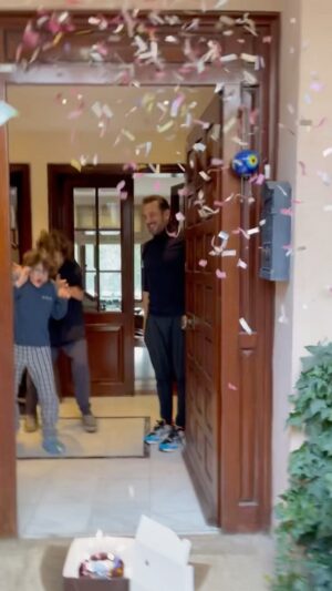 Çağla Şıkel Instagram - Şarkıyla alakası yok sadece içimden geldi🥰❤️🎂 #uzayım10yaşında
