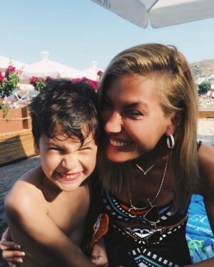 Çağla Şıkel Instagram - Bu kadar çok  sevileceğini bilsen kaç kez gelmek isterdin dünyaya? Bugün itibariyle 10. kez İyi ki doğmuşsun iyi ki doğmuşsun iyi ki doğdun oğlum defalarca iyi ki doğdun Uzayım iyi ki…

Geçen gün Uzay ve Annesi 👇🏼

👩Seni ne kadar çok sevdiğimi biliyorsun peki ama bunu en çok ne zaman hissediyorsun Uzay ?☺️
🙎🏻Ben mutlu olduğum zaman.
👩 -? 😢?
🙎🏻-Çünkü ben mutlu olduğum da sen daha çok mutlu oluyorsun Anne.
#uzayım10yaşında 🧿❤️