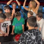 Çağla Şıkel Instagram - Bal yavrum ,canım oğlum.. Doğum günün kutlu olsun . Seni sana anlatamıyacağımız kadar çok seviyoruz.. iyi ki varsın canımın yarısı… 🙏🏻❤️🥹🤍🧿 Ev sahipliği için @flyzoneturkey Ailesine Her zamanki gibi pastamız için @handeonelbakery e çok teşekkür ederiz iyi ki varsınız hep birlikte her şey çok güzel🤍🌹 Ps: fotolarda teyzemiz biraz yaramaz @berna197 🤣🤣🤣 #reklam #işbirliğideğildir Flyzone Turkey