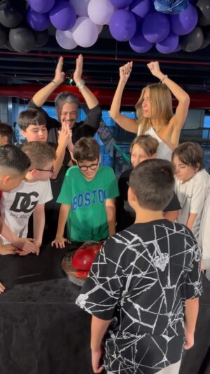 Çağla Şıkel Instagram - Bal yavrum ,canım oğlum..
Doğum günün kutlu olsun .
Seni sana anlatamıyacağımız kadar çok seviyoruz.. 
iyi ki varsın canımın yarısı…
 🙏🏻❤️🥹🤍🧿

Ev sahipliği için @flyzoneturkey  Ailesine 
Her zamanki gibi pastamız için  @handeonelbakery e çok teşekkür ederiz iyi ki varsınız hep birlikte her şey çok güzel🤍🌹

Ps: fotolarda teyzemiz biraz yaramaz @berna197 🤣🤣🤣

#reklam
#işbirliğideğildir