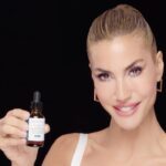 Çağla Şıkel Instagram - Her cildin antioksidana ihtiyacı vardır! Amerika’nın 1 numarası benim de 1 numaram C E Ferulic! 🖤 Cildimi 8 yaşlanma belirtisine karşı koruyor. 15 yıldır vazgeçilmezim! ✨ Dene farkına inanamayacaksın! #AltınStandardımCEFerulic @skinceuticals @antioksidanotoritesi #işbirliği