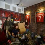 Éric Cantona Instagram - The Cantona pub in Lviv 🇺🇦 has been transformed into a volunteer coordination centre. Dear Andy Markovets, Among all the injustices in the world, I am very moved and proud that your pub bears my name! Strength and Courage to you and your family! Hope we will soon celebrate your victory in your pub!!!👊🏼✊🏼💪🏼 @kanatoba_laundzh