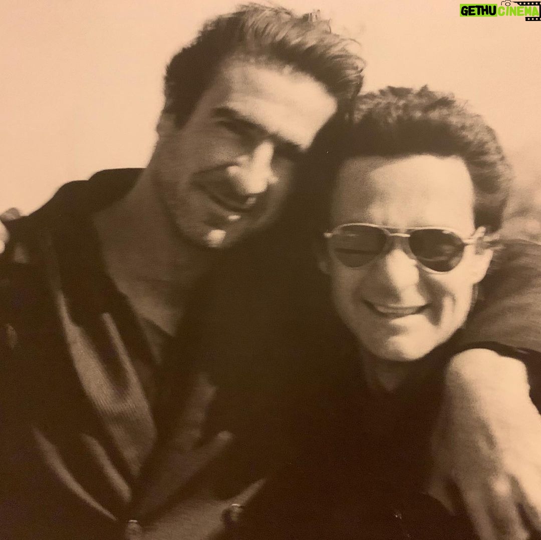 Éric Cantona - 54.2K Likes - RIP my friend Richard Aujard.
Mes amis amis je les comptais sur les doigts d’une main de Django Reinhart et je viens d’en perdre un.
@richardaujard